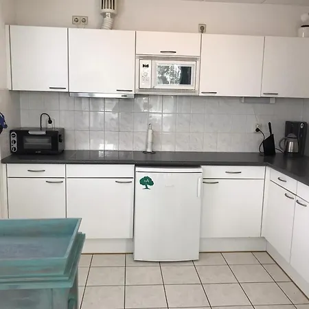Comfortable 6-person בית נופש Sint Maartensvlotbrug