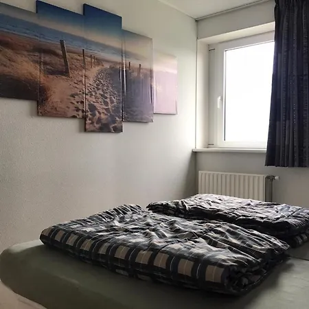 Comfortable 6-person בית נופש Sint Maartensvlotbrug