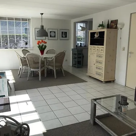 Comfortable 6-person Sint Maartensvlotbrug