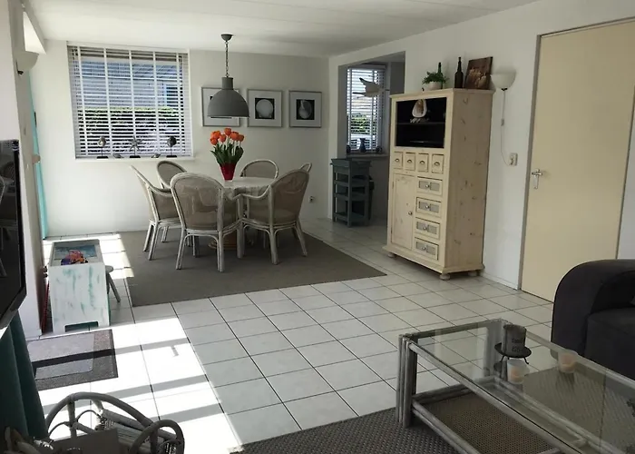 Comfortable 6-person Sint Maartensvlotbrug