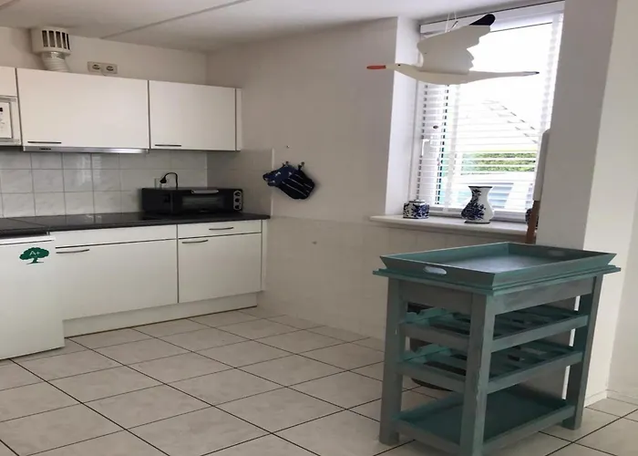 Comfortable 6-person Semesterbostad Sint Maartensvlotbrug