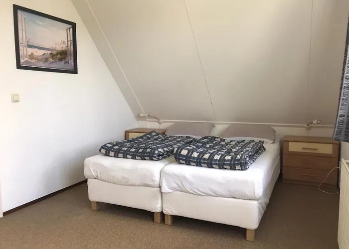 Comfortable 6-person Sint Maartensvlotbrug